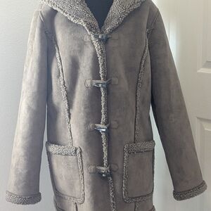 L.L. Bean Women’s Medium Tan Toggle Coat with Sherpa Lining Excellent Condition